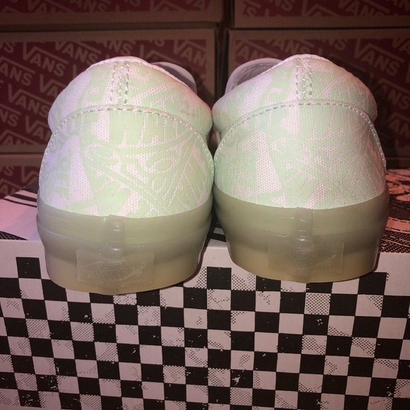 Vans Glow in the Dark! New in box! - Picture 11 of 12